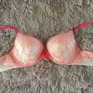 NWT- VS very sexy push up 36B